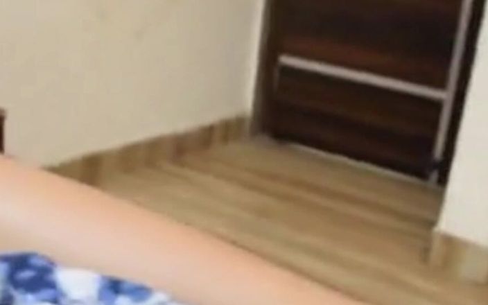 YourDickSucker: 발정난 핫한 인도 소녀
