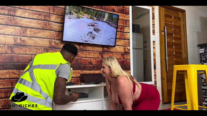 Jonh Rick: A TV da minha vizinha se desestabrou e ela me...