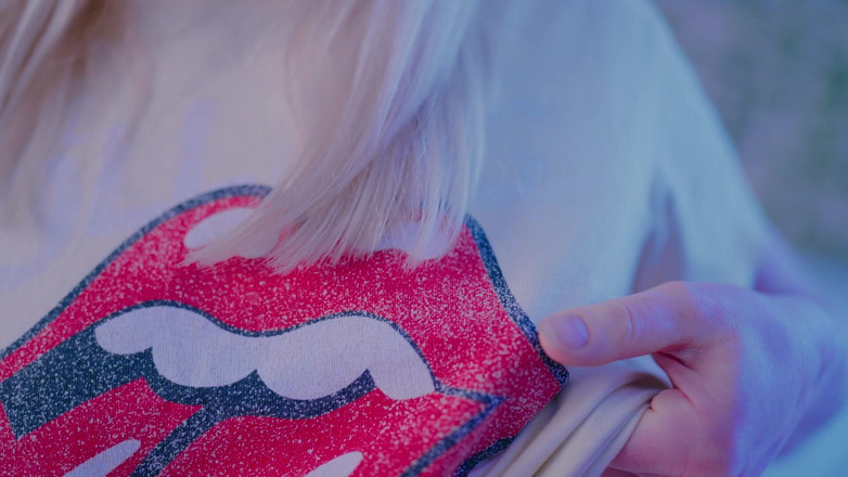 Jolie Lyon: Mama vitregă îl lasă pe fiul vitreg să sune în bolnav cu...