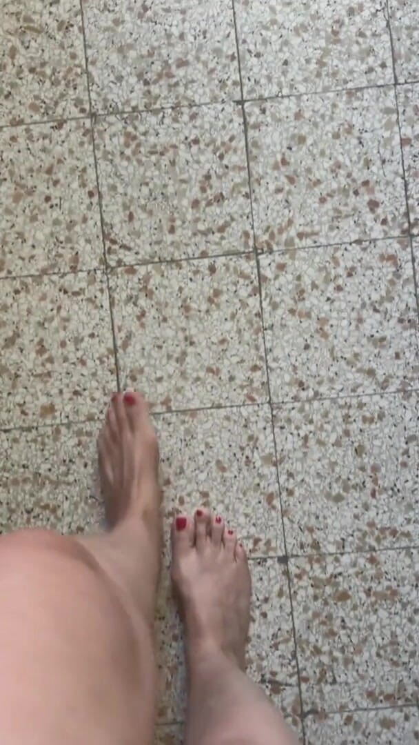 Bergami Melissa: Bunyi Kaki Berpeluh
