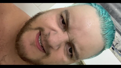 Ksanchez1203: Tắm vòi hoa sen