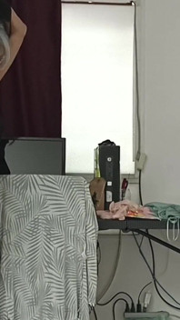 Я наважилася виглянути у двері, поки ти приймала душ, зведена сестро, який останній момент ти мені влаштувала.