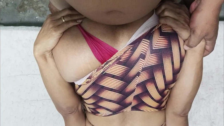 anal_queen_amateur: 존나 큰 자지를 가진 남자에게 후장을 뻗은 밀프 소녀.