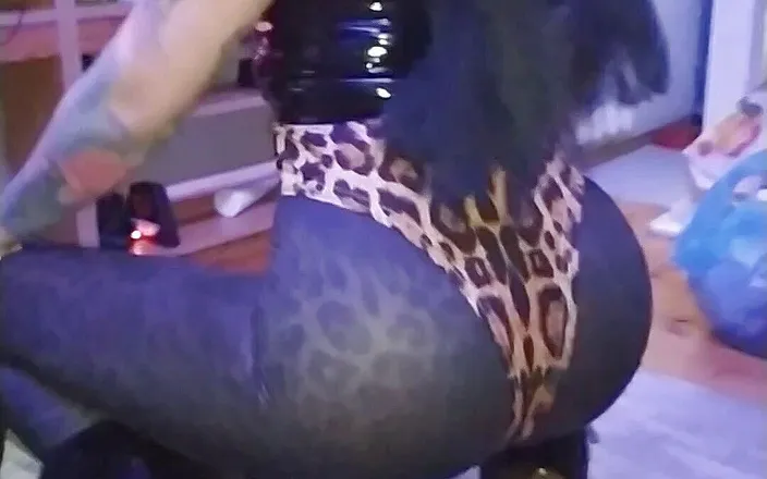 KatrixandCaliforniaLatex: Goddess Katrix ass twerking compilation