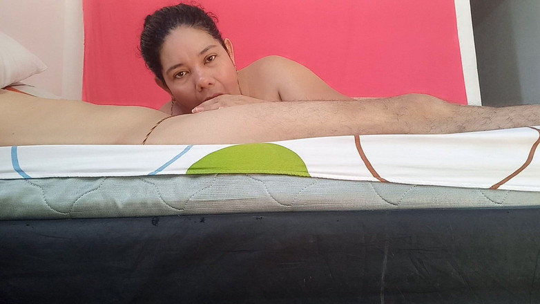 Valkyrie and Luigy Couple: 彼女がディープスロートを吸う美しいラティーナ