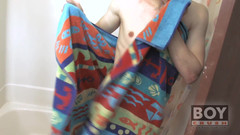 Boy Crush: Lo spettacolo nella doccia sensuale di patrick