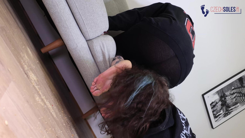 Czech Soles - foot fetish content: Voetslaaf vriendje van godin deed dat
