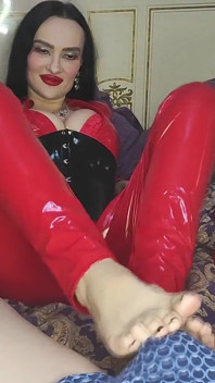 深喉口交人妖荡妇角色扮演