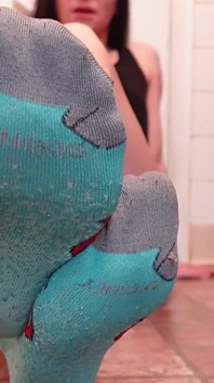 Lass uns zurücklehnen und darüber reden, wie sexy meine verschwitzten stinkenden Socken sind und wie sehr du sie brauchst