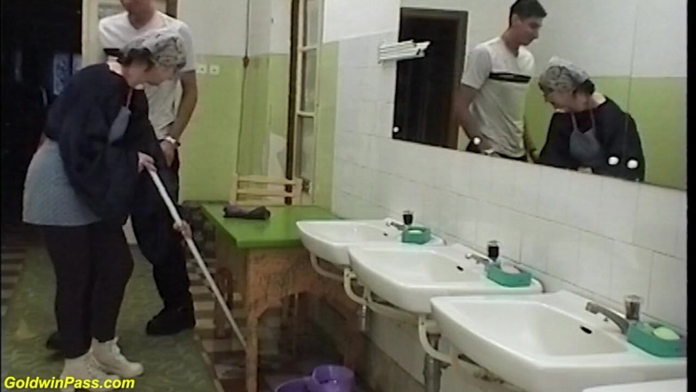 Goldwin pass: 83 years old stepmom gets a young dick