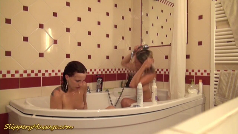 Slippery massage: lesbiyan nuru maalish ke lie uthao