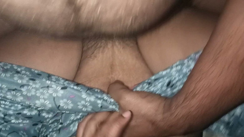 Varma gi: 德西夫妻性爱视频