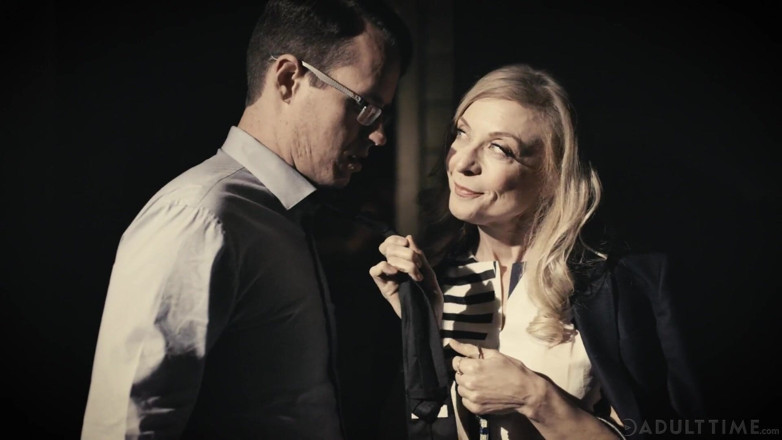 Adult Time: 성인 시간 - GILF 교사 Nina Hartley 집으로 걸어가고 아내가 기다리는 동안 섹스하는 그녀