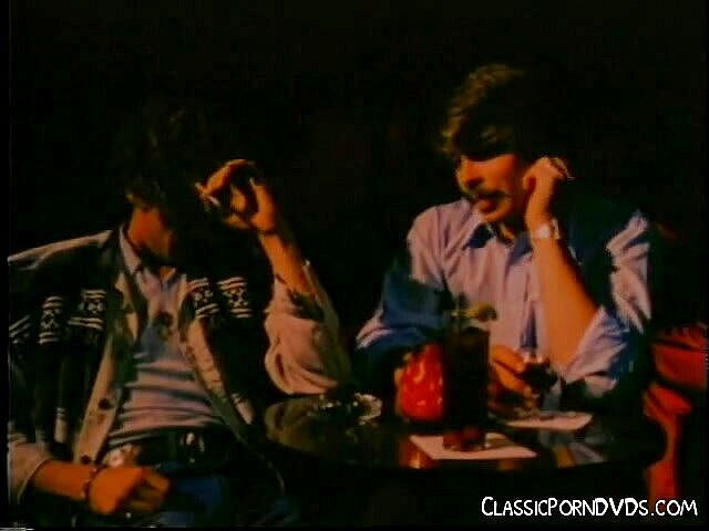 Classic Porn DVDs: Amcık yalanan esmer bebek misyoner pozisyonunda sikiliyor