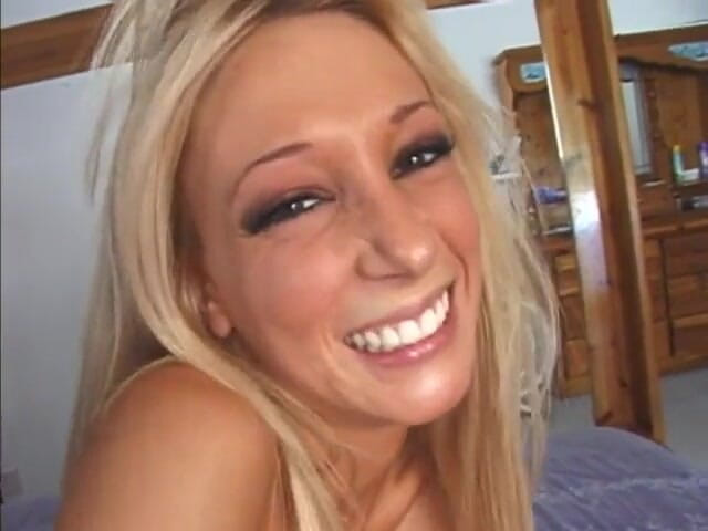 EuroHClub: La bella bambola bionda viene riempita con un grosso carico...