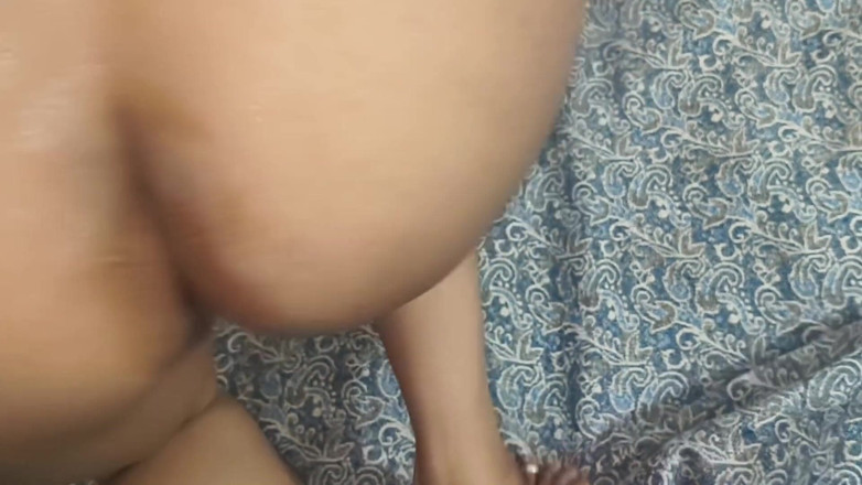 CloudyPush59: Mama vitregă telugu Anu futută în cur de o pulă uriașă