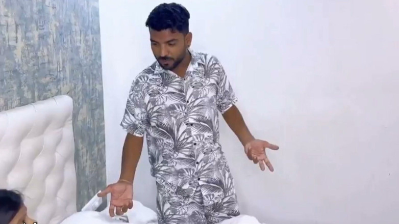Aaka: Indischer desi-paarsex im hotelzimmer