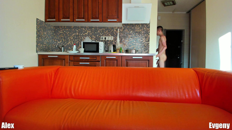 Morflot24: Evgeny övertygar Alex att tvätta sitt sexhål! Wtf!?