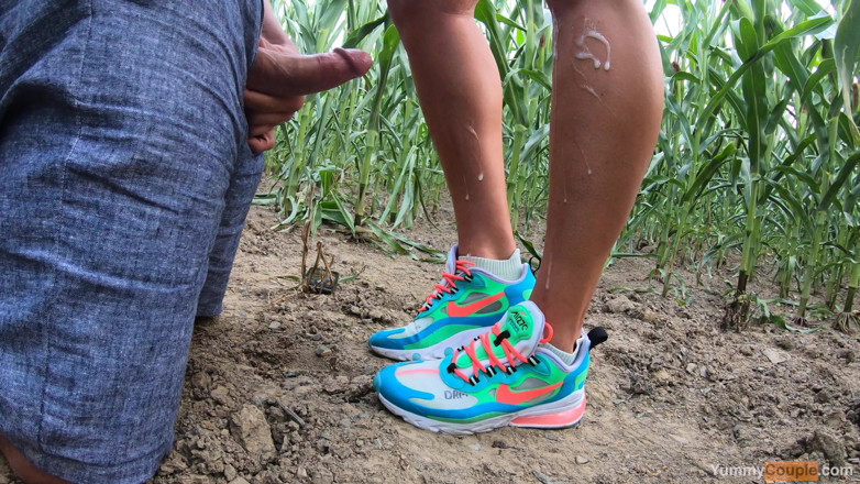 Yummy Couple: Had to kneel down in the field and cum on...