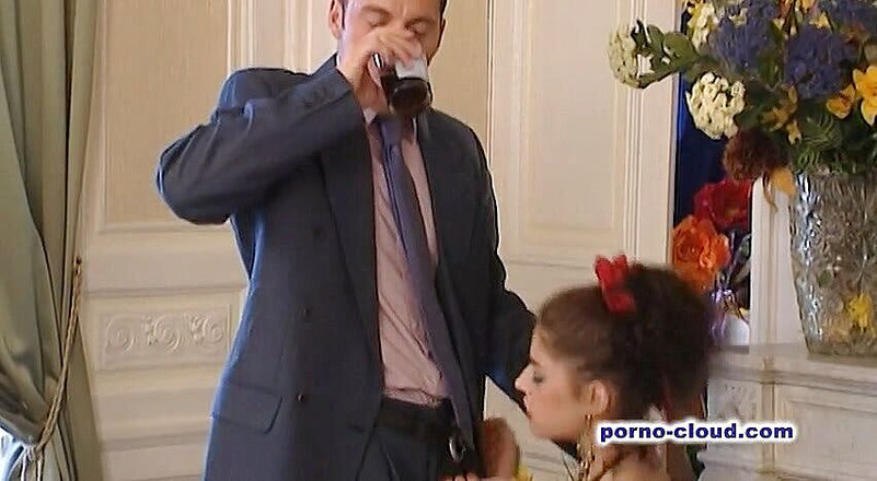 Porno Cloud: 清洁女孩和老板