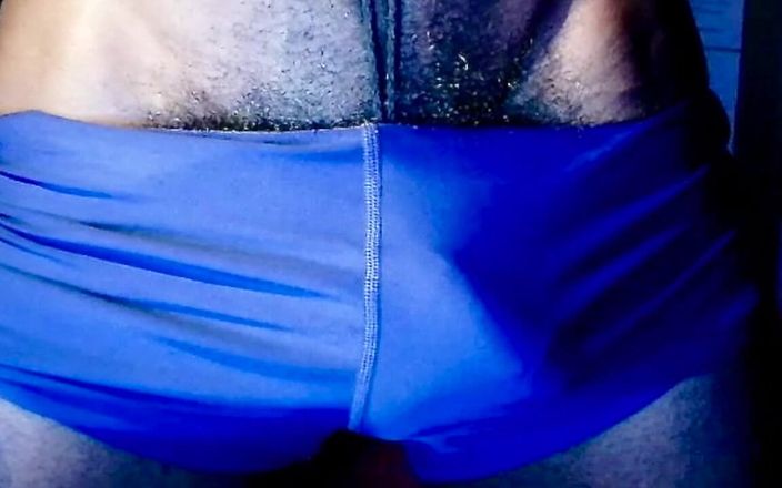 MrMagicDevil: Kontolku dientot besarku pakai celana spandeks ketat warna biru