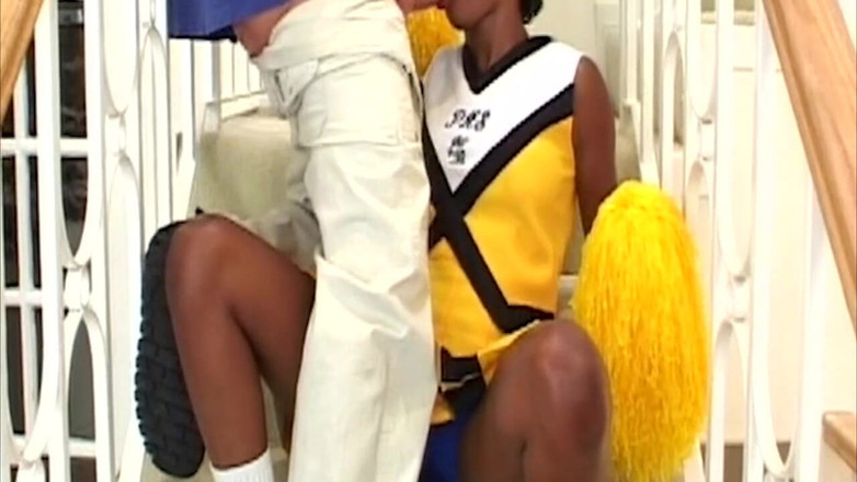 TRASHPORN: सींग का बना हुआ काला लड़की एक गुलाब सफेद scwanz के साथ गुदा सेक्स है