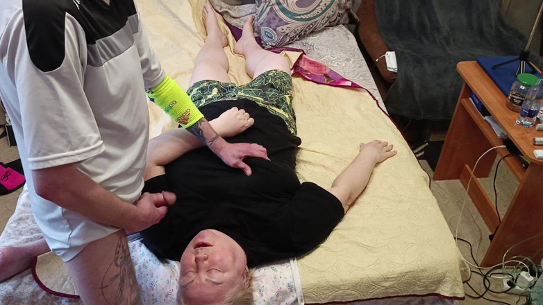 Zona901: Eu masturbando meu pau e fodendo minha madrasta na minha...