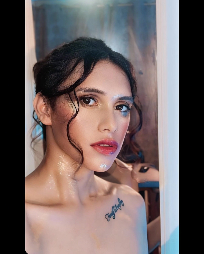 Artesensual: Chico Femenina, Sensual Y Fotogénico