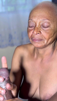 La Nonna Perversa Aveva Bisogno Del Mio Sperma Come Siero Facciale