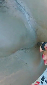 Plug - Přítelkyně šuká přítele s anální kolíkem