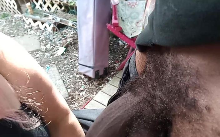 Kinglucero and nahinawahine: Trénování jejího krku venku, zatímco sousedé poslouchají