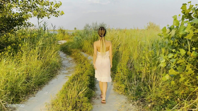 SweetButtocks: Camminare nuda nella natura