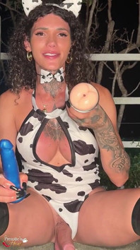 Sabrina Prezotte, sehr frech und heiß, genießt viel heiße milch für sie, deine Milchkuh sprudelt Milch auf ihrem Bildschirm