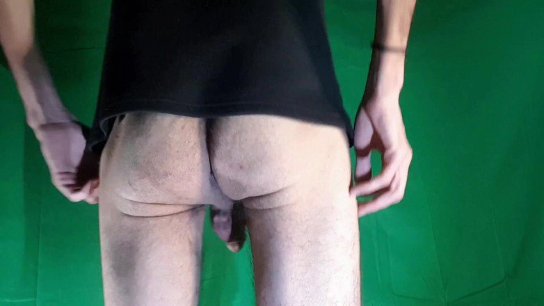 HeIsSooThin: Nur ein T-shirt und einiges an Precum