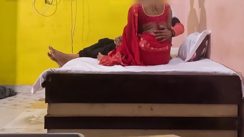 Hot Girls Indian: Indiancă bhabhi sexy într-un sari roșu futută în stil diferit