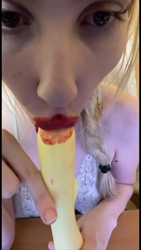 Elza Kom panas Tengok Dildo