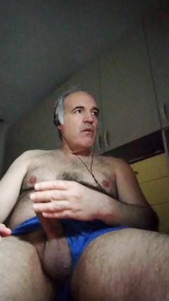 Setesesso7: Eu estive masturbando meu pau por duas horas, finalmente eu...