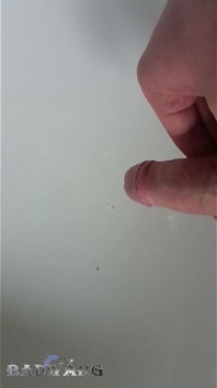 Orinar en el lavabo del baño - 04.04.2024
