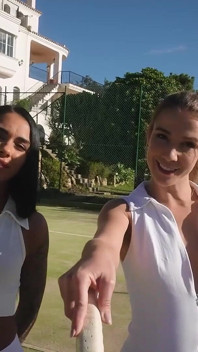 Ein dreifacher blowjob von den sexy academy-studenten alexa flexy, black angel und milan backe
