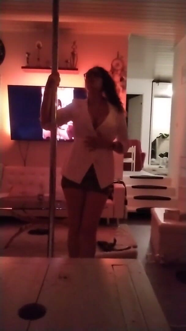 BambiAmbita: BambiAmbita dança e provoca você
