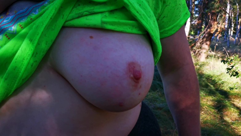 Bouncy Tits Action: Latching e scopata di tette