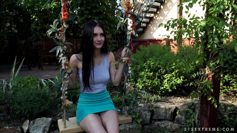 21 Sextreme: 21 SEXTREME - Crystal Greenvelle Opens Wide For Old Man's Nut