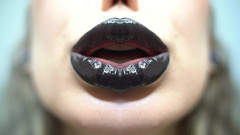 Rarible Diamond: Ciuman sama gadis gotik di depan cermin