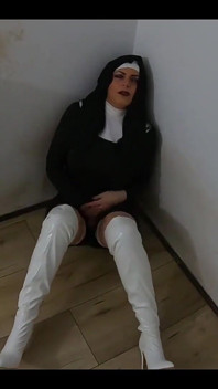 Puszczalska zakonnica ma orgazm z tryska po fucked ep 250