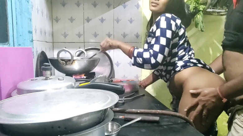 Mumbai Ashu: Hot Indian Girl Kichen Sex