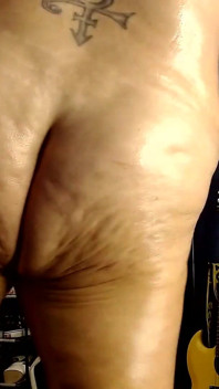 Stor jiggly oljad röv skakar studs Clench