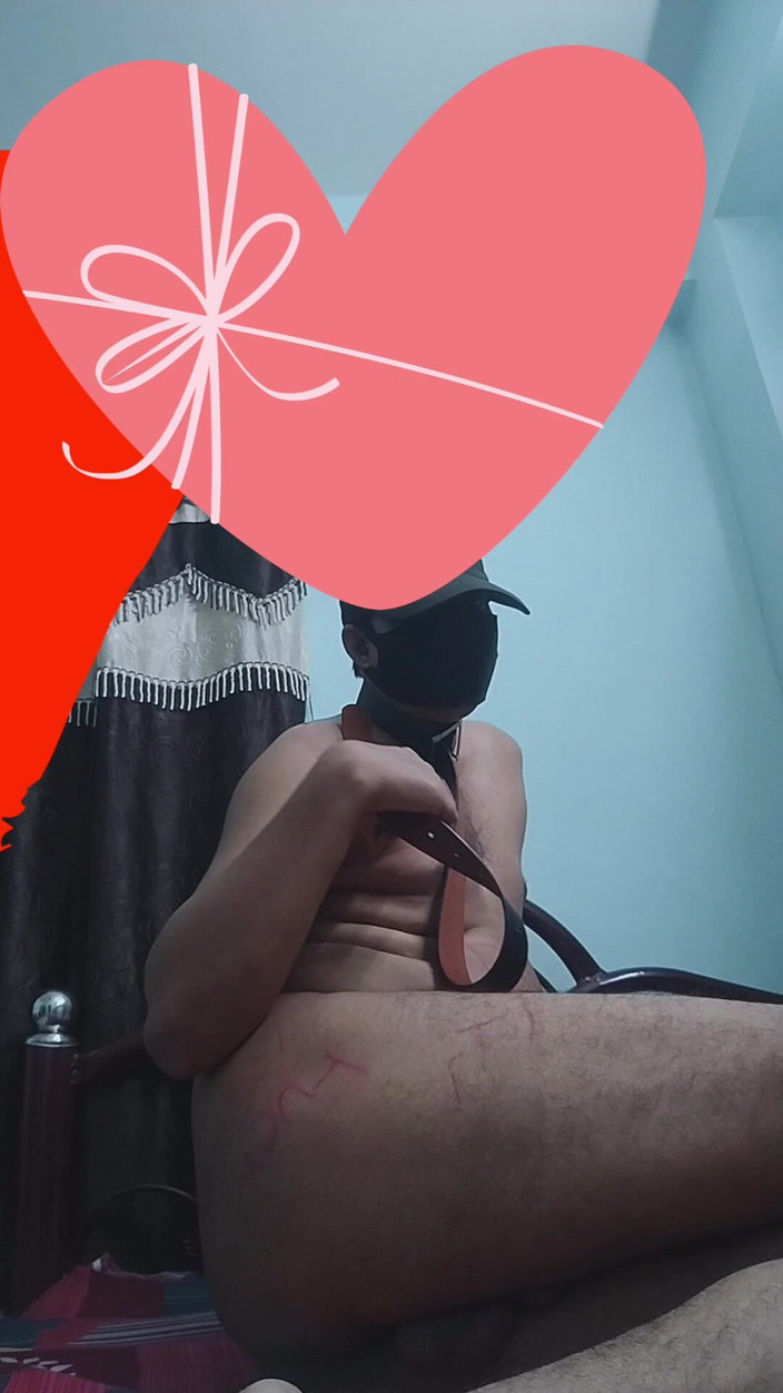 Ronit: 印度同性恋大学男孩需要主人