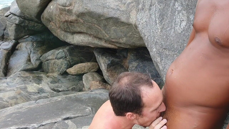 Straight boys curious with big cocks: Maxence Angel dipergunakan mentah oleh Litro