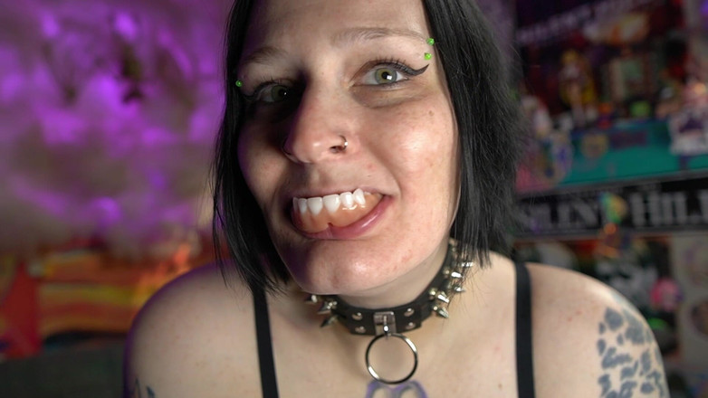 GothBunny6669: Sexy gótica juega con sus dentaduras postizas