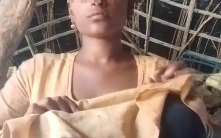 RJ NISHA: Desi College Girl's Big Nipples and Pussy Fingered